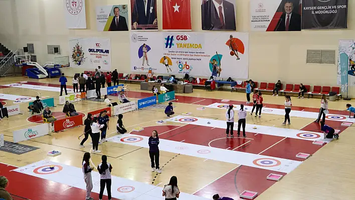 Kayseri'de Floor Curling Gençler Grup maçları başladı