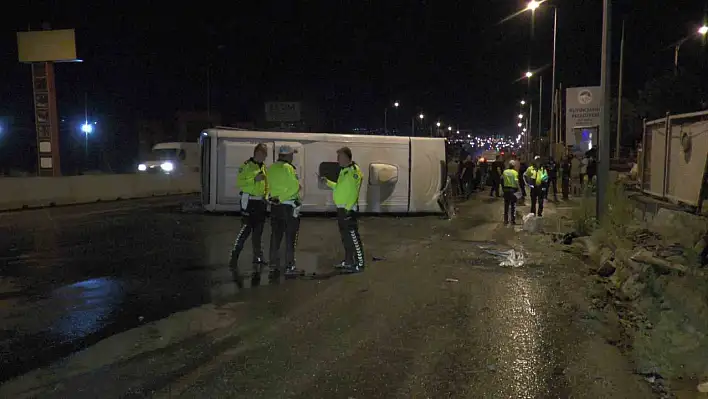 Kayseri'de işçi servisi devrildi! Yaralılar var