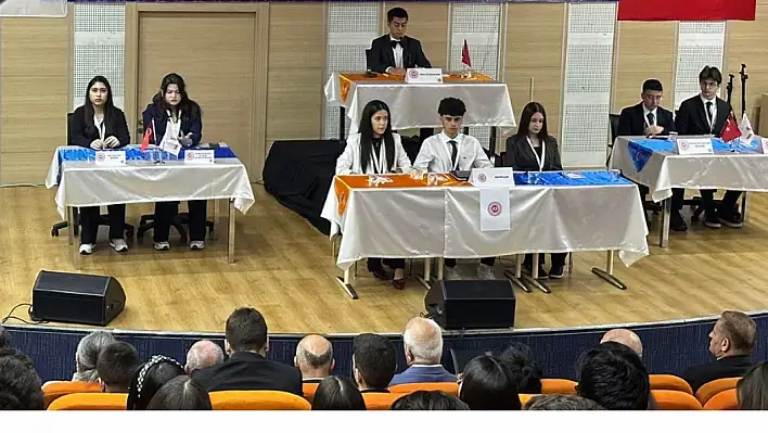 Kayseri'de gençler hükümet kurdu, Cıngı'dan destek geldi