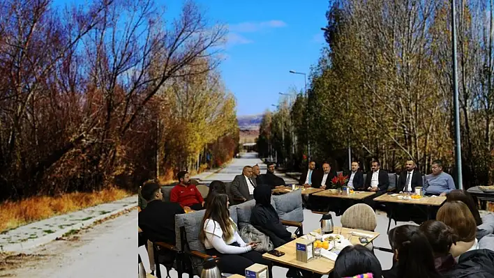 Kayseri'de gençler sordu, protokol anlattı: Gençlerle Baş Başa programı başladı