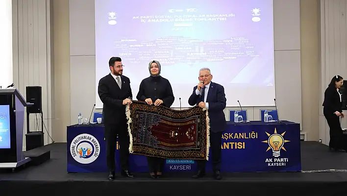 Kayseri'de gerçekleşen toplantıda Başkan Büyükkılıç neden övgü yağmuruna tutuldu?