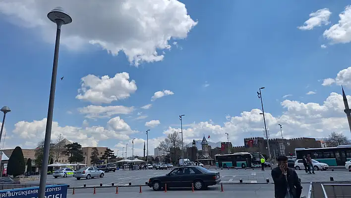 Kayseri'de güneş altında 2 dakikalık hava olayı…