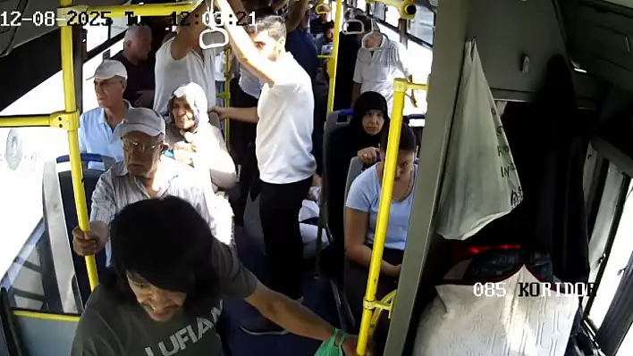 Kayseri'de halk otobüsünde fenalaşan yolcuya şoförden hızlı müdahale!
