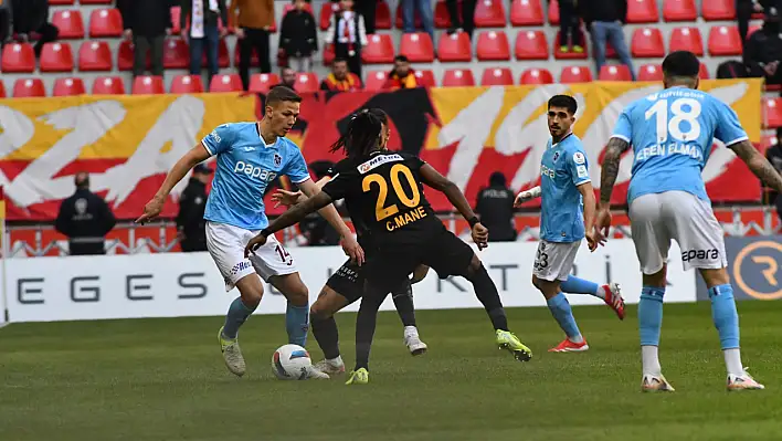 Kayseri'de ilk yarı golsüz sona erdi - Kayserispor - Trabzonspor maçı…