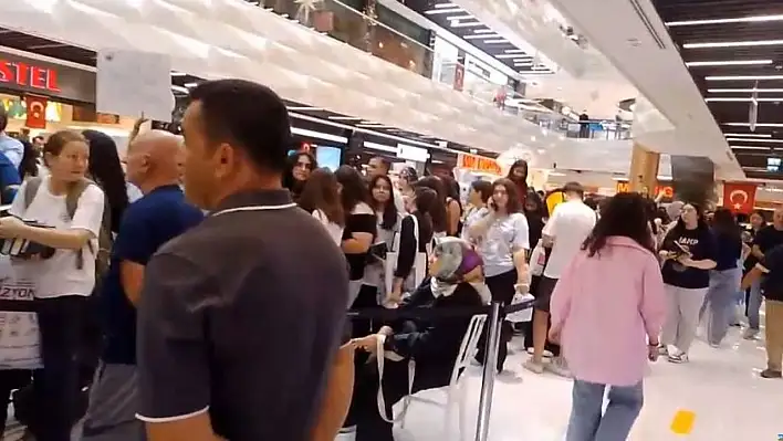 Kayseri'de izdiham: Saatlerce kuyrukta beklediler!