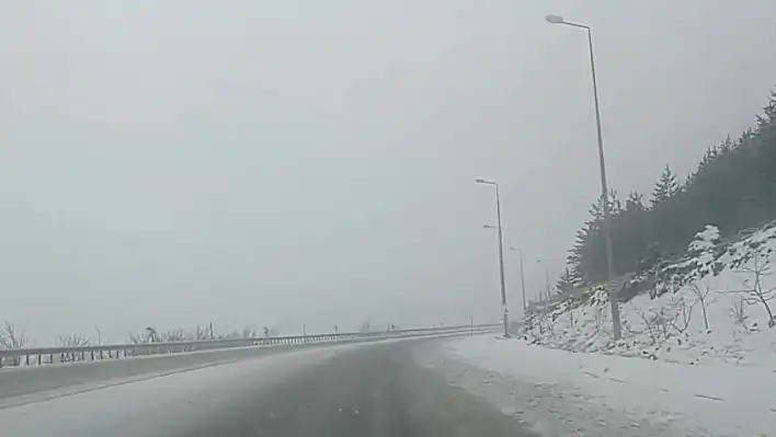 Kayseri'de kar başladı: Emniyetten açıklama geldi 2 yol trafiğe kapalı!