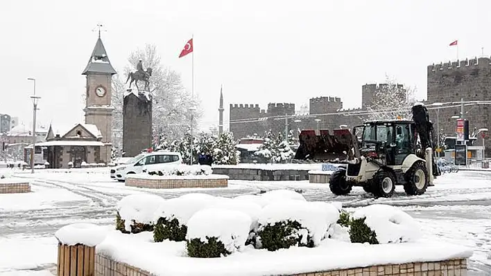 Kayseri'de kar yağışı alarmı: Trafik Şube duyurdu - Yollar açık mı kapalı mı?