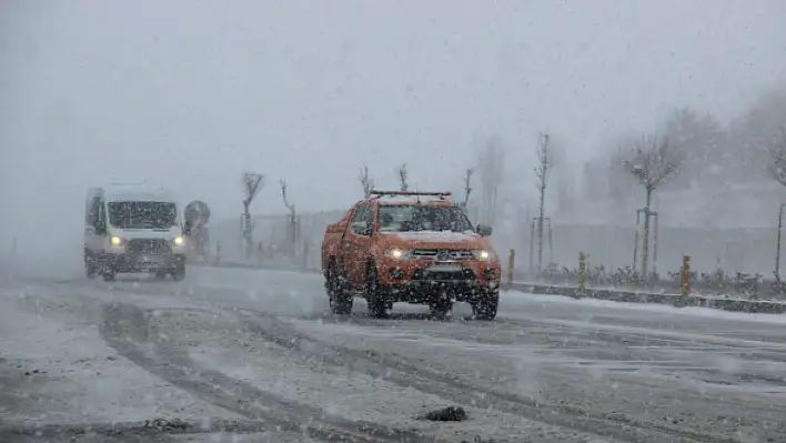 Kayseri'de kar yağışı etkisini gösteriyor: 6 kara yolu ulaşıma kapatıldı!