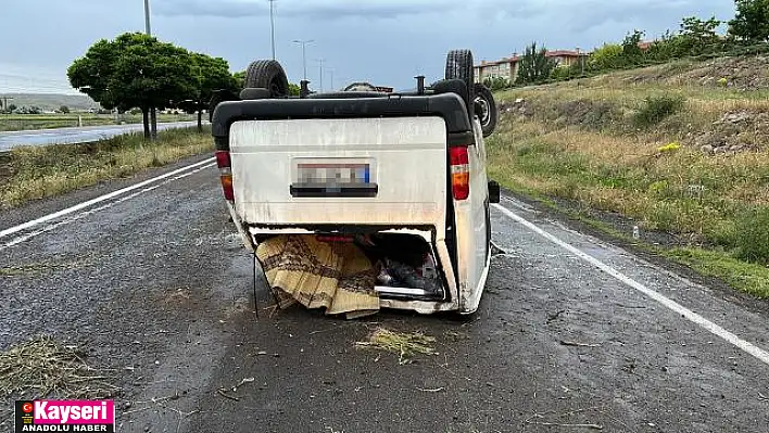 Kayseri'de kargo aracı devrildi: Yaralılar var