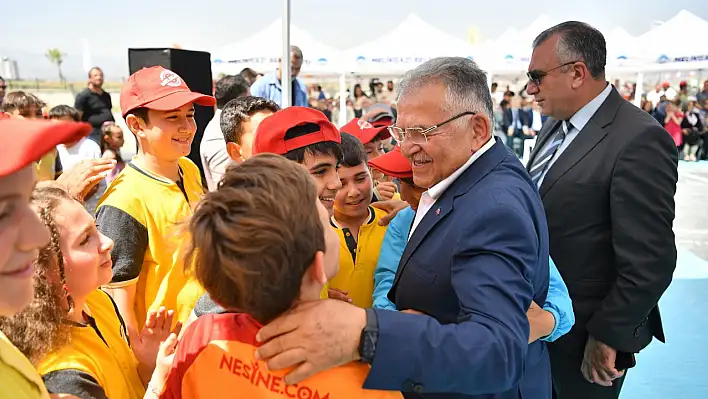 Kayseri'de Kariyer Günleri: Başkan Büyükkılıç, Binlerce Öğrenciyle Buluştu!