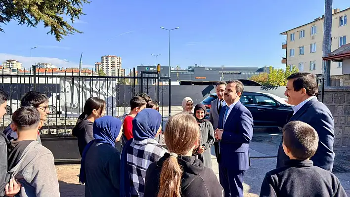 Kayseri'de Kaymakam Ermiş farkı: İlçedeki okulları tek tek geziyor!