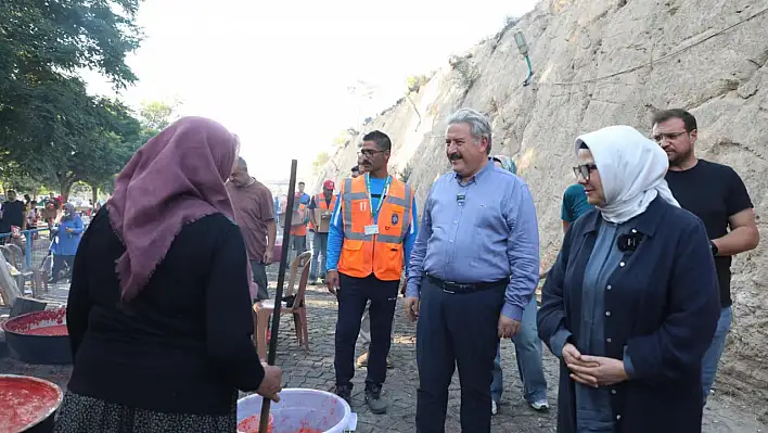 Kayseri'de kazanlar kaynıyor: Vatandaşlar kış hazırlıklarında çalışmalara ara vermiyor!