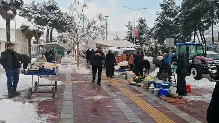 Kayseri'de kış hayatı olumsuz etkiliyor: Semt pazarları bugünde kurulamadı! (26 Kasım)