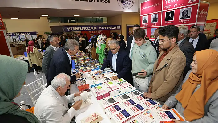 Kayseri'de kitap fuarı açıldı! Yazarlar ve okuyucular bir araya geldi