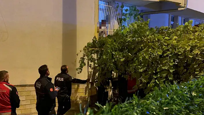 Kayseri'de korku dolu anlar - Döner bıçağıyla kendine zarar vermek istedi!