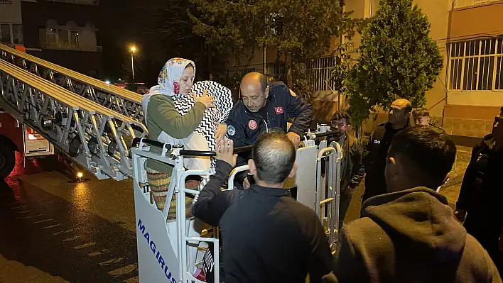 Kayseri'de korku dolu gece! Çocuklar binada yangın çıkardı