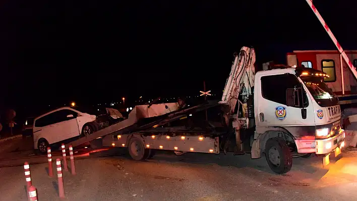 Kayseri'de Korkutan Kaza! - Doğu Ekspresi Araca Çarptı