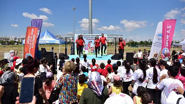 Kayseri'de Koruyucu Aileler Millet Bahçesi'nde Buluştu