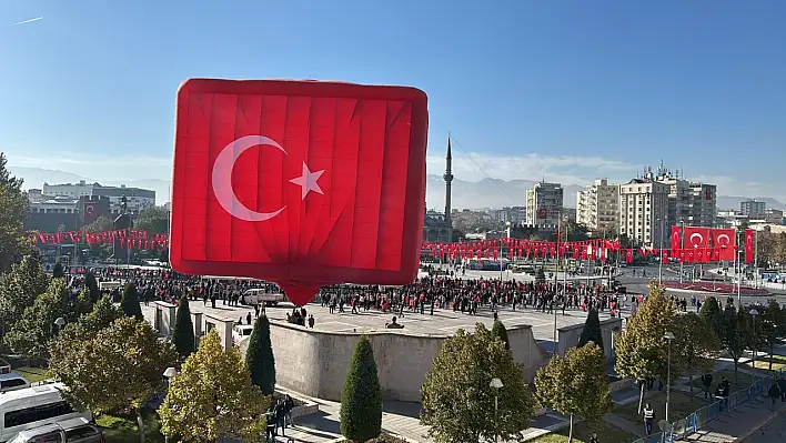 Kayseri'de Millet Bahçesi'nden başlayacak Cumhuriyet Meydanı'nda sona erecek!