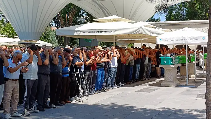 Kayseri'de namaz kılarken öldürülen vatandaş son yolcuğuna uğurlandı...