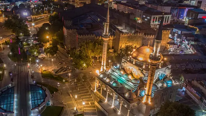 Kayseri'de o camide biber gazı teravih namazını iptal ettirdi!