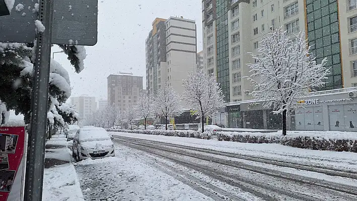 Kayseri'de öğrenciler kar tatili bekliyor - Vali ve kaymakamları mesaj yağmuruna tuttular!