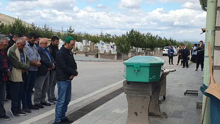 Kayseri'de Öldürülen Kadın Toprağa Verildi!