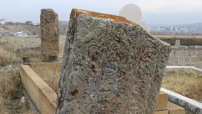 Kayseri'de ortaya çıkan esrarengiz mezar taşları şaşkına çevirdi – Rivayetler çoğalıyor