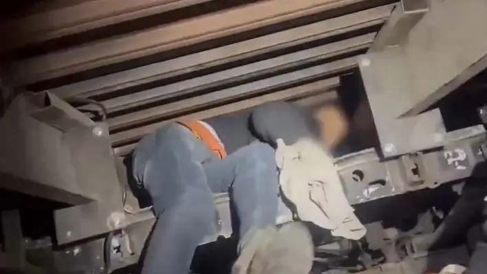 Kayseri'de oto çekicinin altına saklanmışlardı polis ekiplerinden kaçamadılar: Sınır dışı edilecekler!