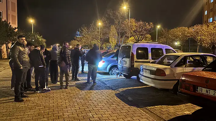 Kayseri'de park halindeki 5 otomobilin lastiğini kestiler!