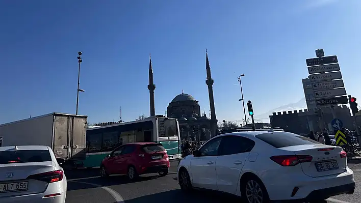 Kayseri'de park yeri arayışı artıyor: Araç sayısı rekor kırdı!