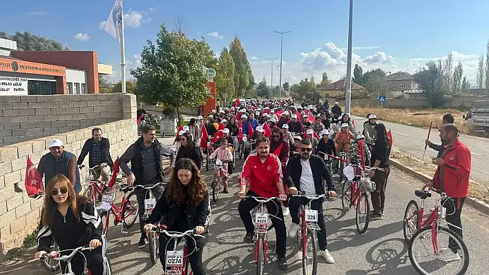 Kayseri'de pedallar Cumhuriyet'in 102. yılı için çevrildi!