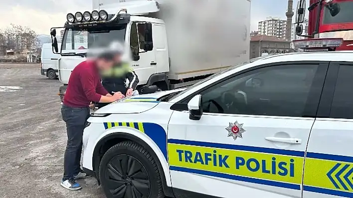 Kayseri'de polis ekipleri çevreye rahatsızlık veren araçları denetledi