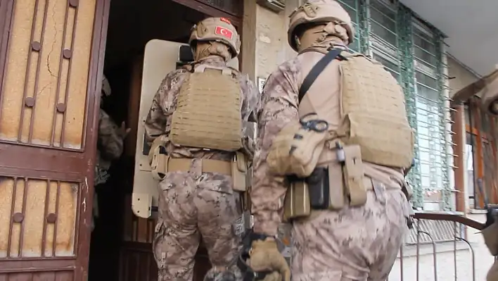 Kayseri'de şafak operasyonu: 65 yıl hapis cezalı 23 kişi yakalandı!