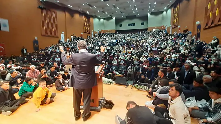 Kayseri'de 'Şahitler ve Şehitler' Konferansı Büyük İlgi Gördü