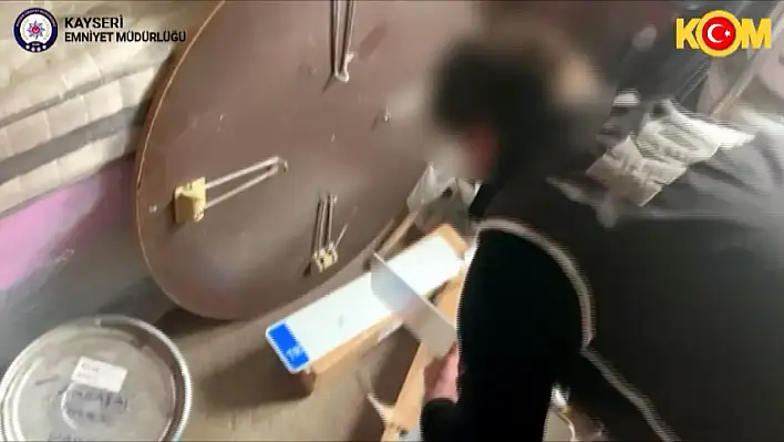 Kayseri'de sahte plaka operasyonu: Türkiye Şoförler Odası mührü ele geçirildi!