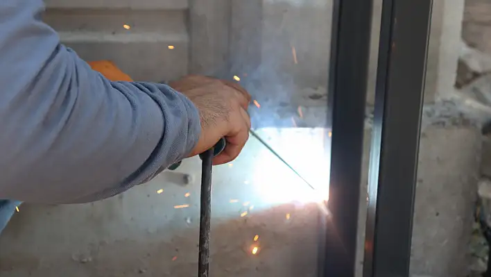 Kayseri'de sıcak havaya rağmen zorlu mesailerini sürdürüyorlar!