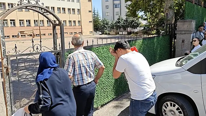 Kayseri'de sınavın ilk gününde gazetecilere tepki!