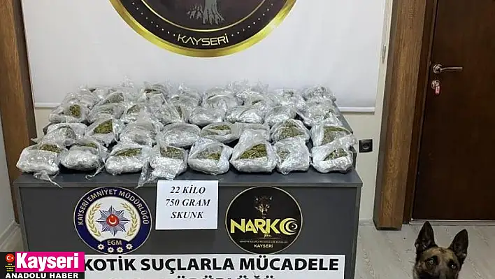 Durdurulan araçtan 22 kilo uyuşturucu çıktı