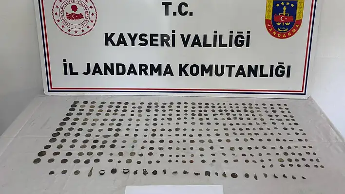 Kayseri'de Roma ve Bizans'a ait 392 parça ele geçirildi!
