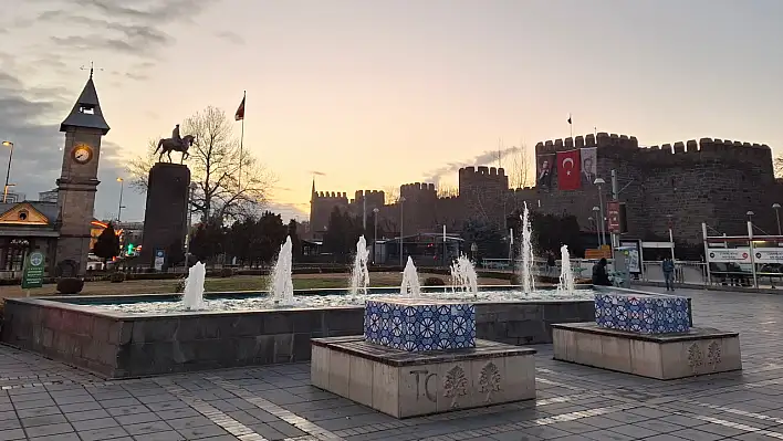 Kayseri'de tarihi gece: Sevilen isimler aynı sahnede!