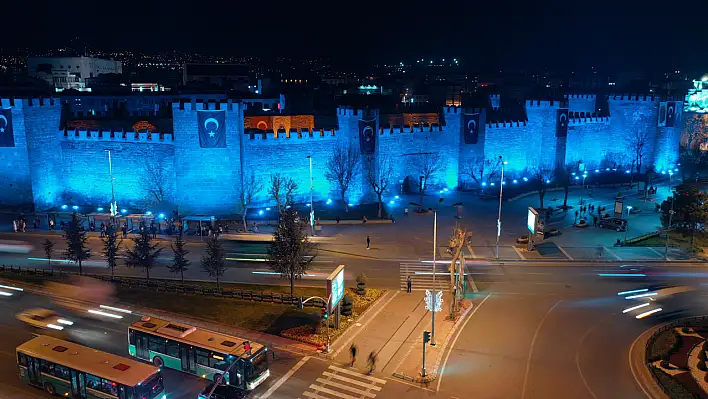 Kayseri'de Tarihi Kale Surları Ne İçin Aydınlatıldı?