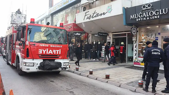 Kayseri'de tekstil mağazasında yangın çıktı!