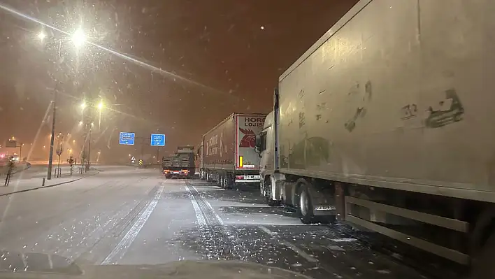 Kayseri'de tırlar o bölgede kaldı!