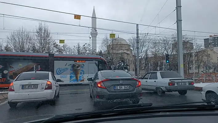 Kayseri'de trafik ışığı bilmecesi…