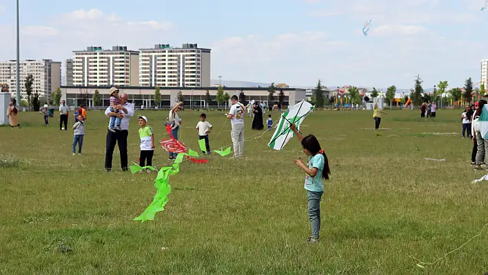 Kayseri'de uçurtmalar bağımlılığa karşı uçtu