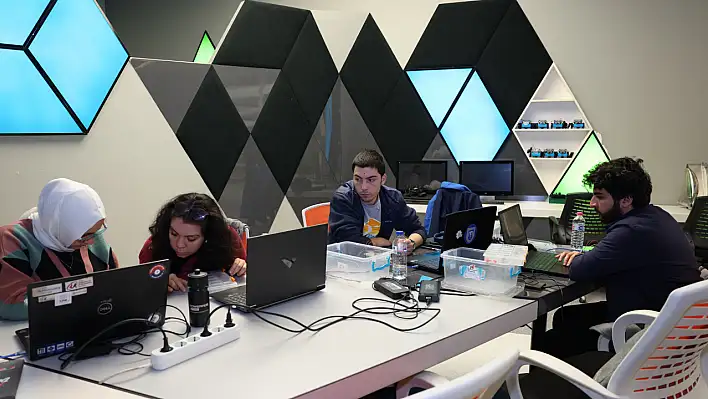 Kayseri'de Üniversiteli Gençlere Ücretsiz Eğitim...