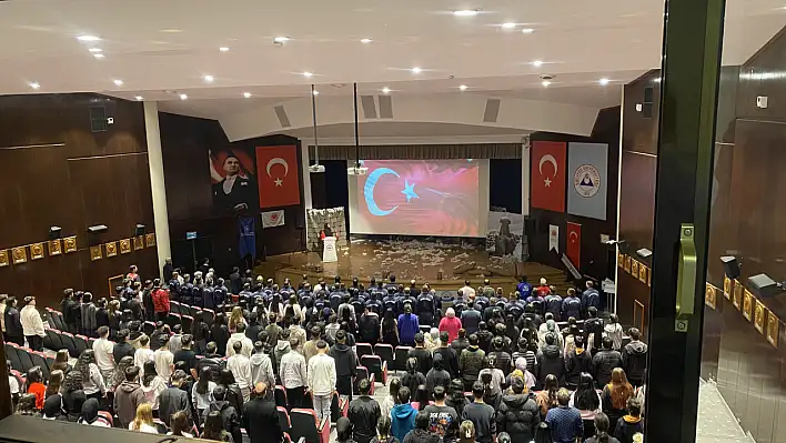 Kayseri'de vatandaşlar salonu doldurdu - Oyun izleyicilerden tam not aldı!