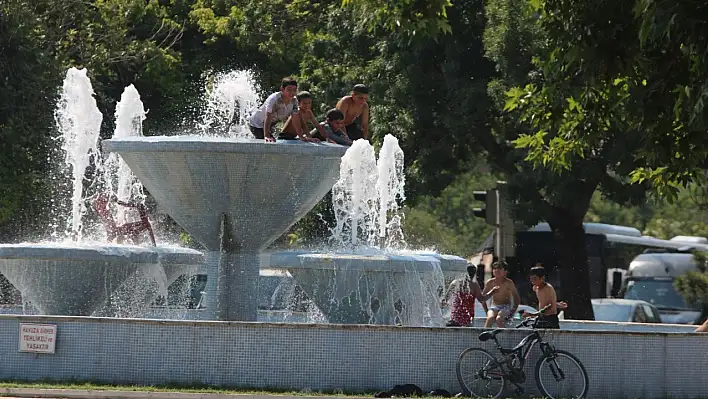 Kayseri'de vatandaşlar serinlemenin yollarını aradı!