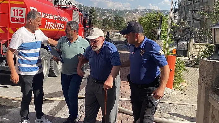 Kayseri'de yangında binada mahsur kalanlar işte böyle kurtarıldı